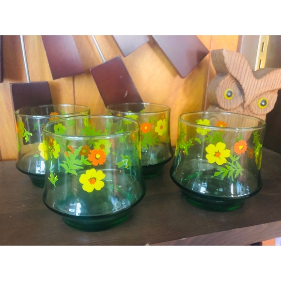 Vintage Other - Flower Power Set of four vintage drinking cups